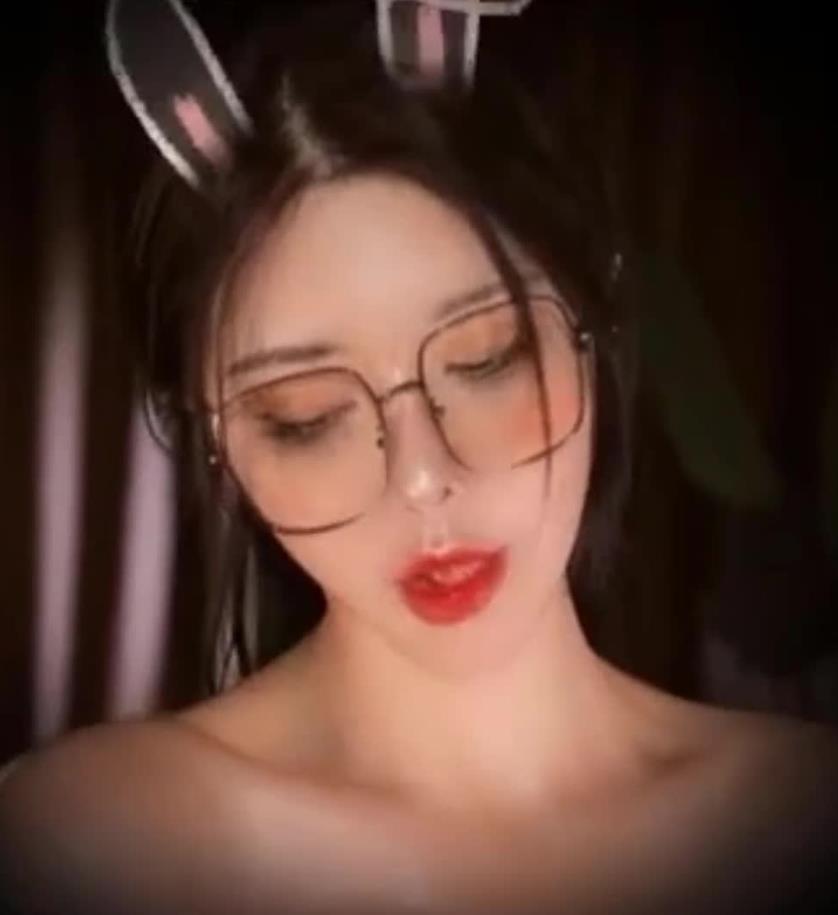 虎牙深情默指导 默默福利视频